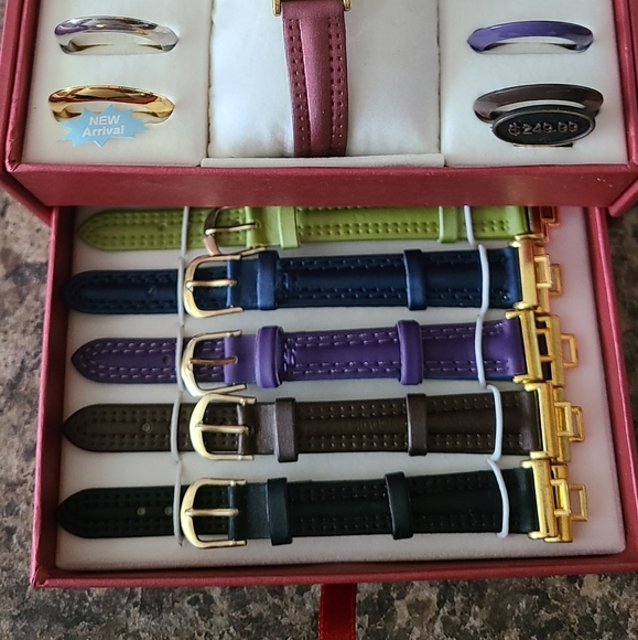 Kareena Watch Set - Picture 2 of 3